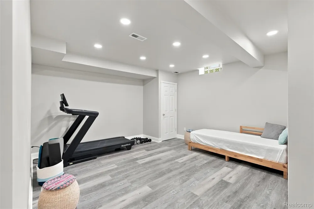22099 Barclay Court Novi City, MI 48374
