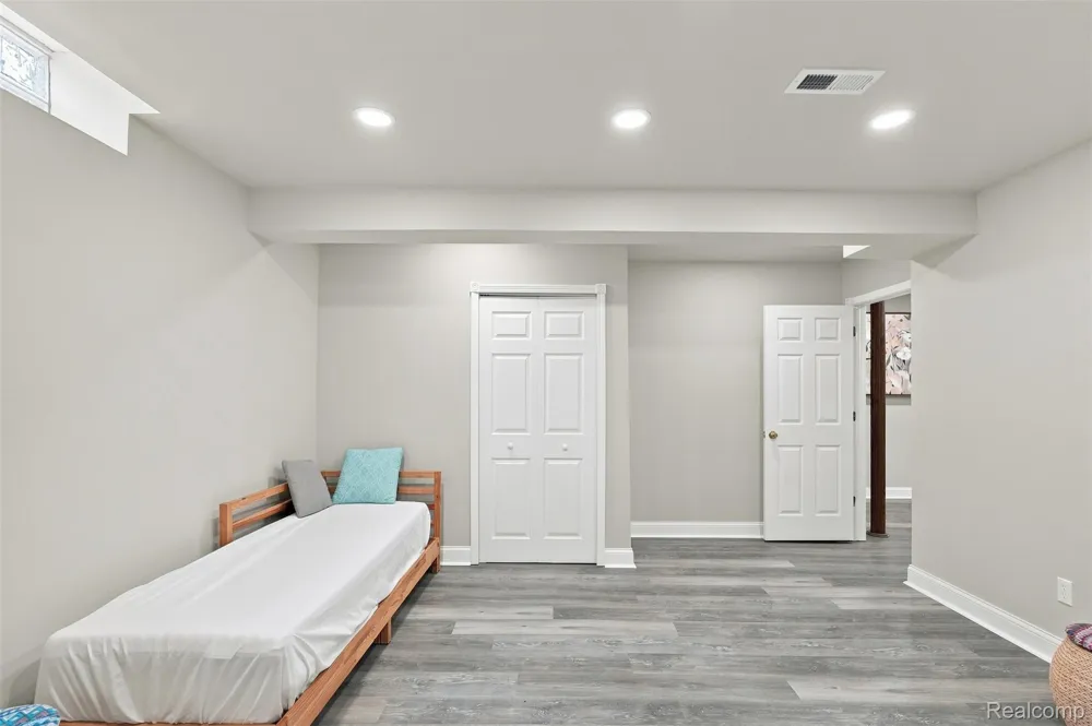 22099 Barclay Court Novi City, MI 48374