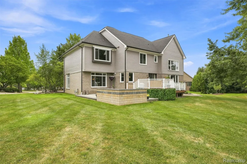 22099 Barclay Court Novi City, MI 48374