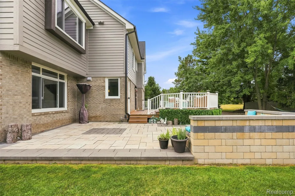 22099 Barclay Court Novi City, MI 48374