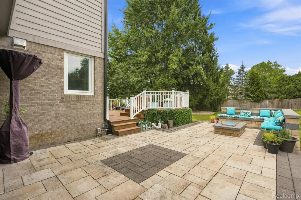 22099 Barclay Court Novi City, MI 48374