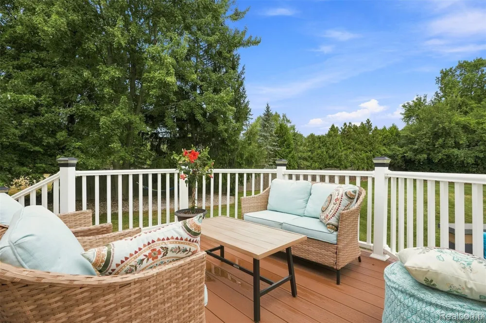22099 Barclay Court Novi City, MI 48374
