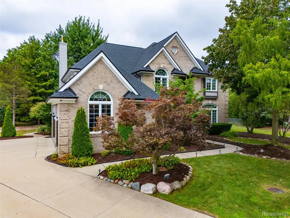 22099 Barclay Court Novi City, MI 48374
