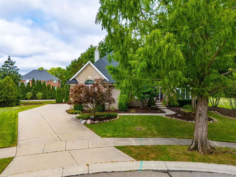 22099 Barclay Court Novi City, MI 48374