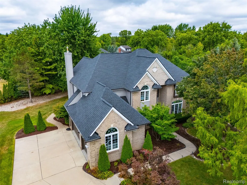 22099 Barclay Court Novi City, MI 48374