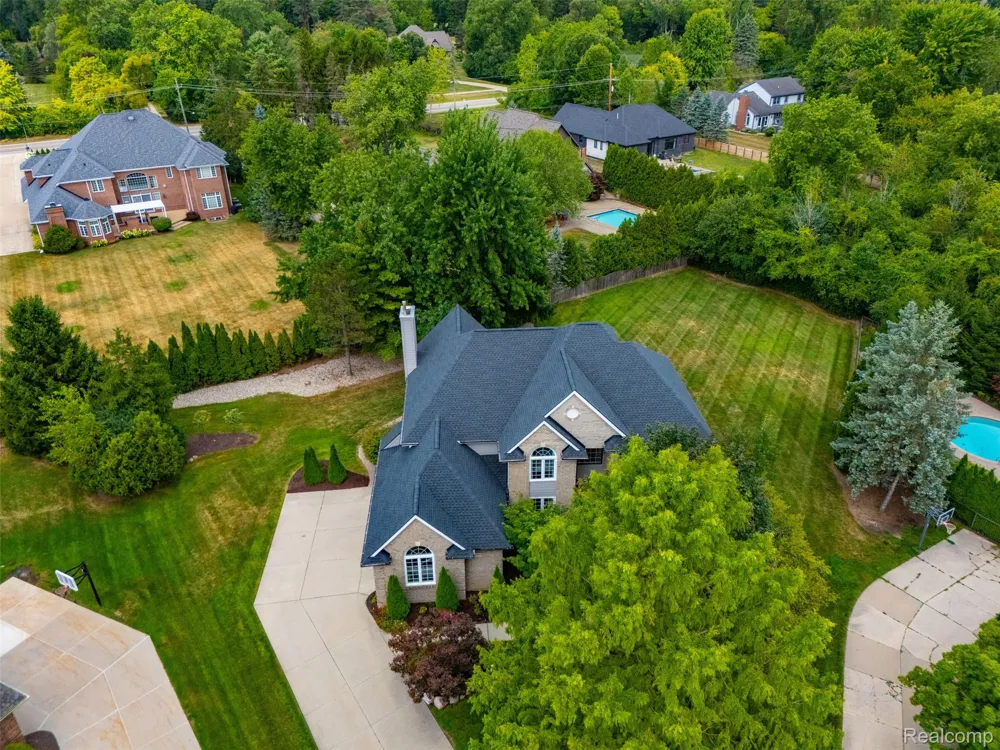 22099 Barclay Court Novi City, MI 48374