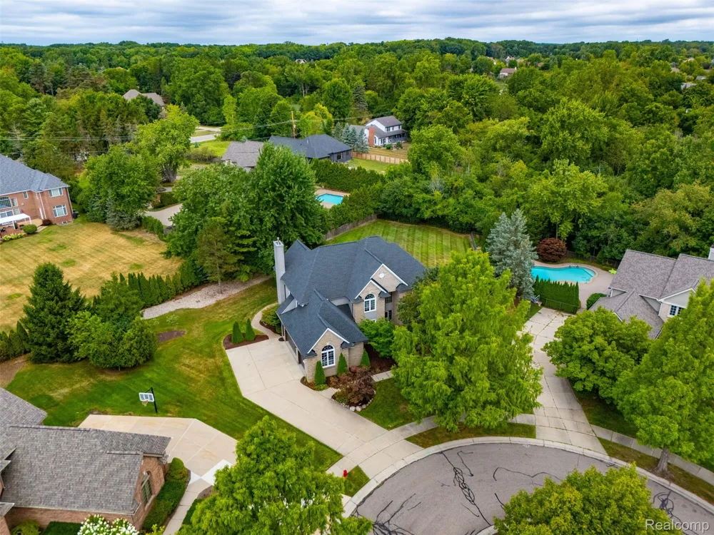 22099 Barclay Court Novi City, MI 48374