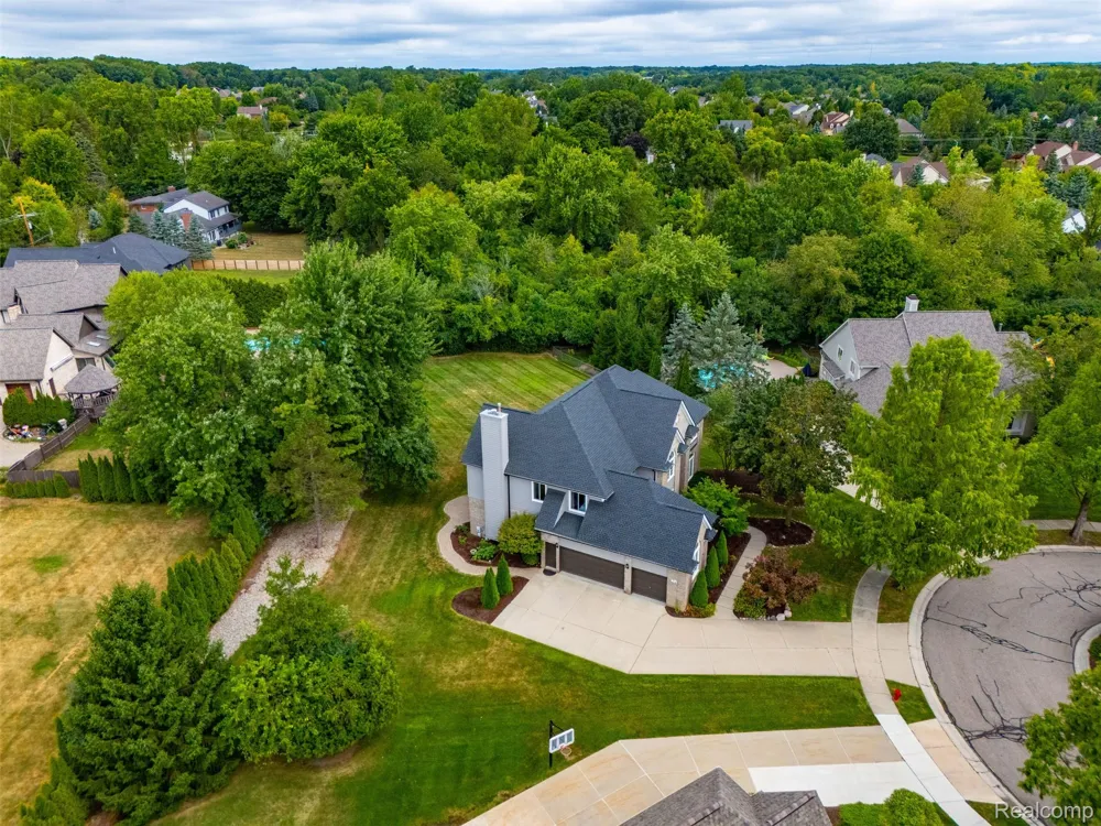 22099 Barclay Court Novi City, MI 48374
