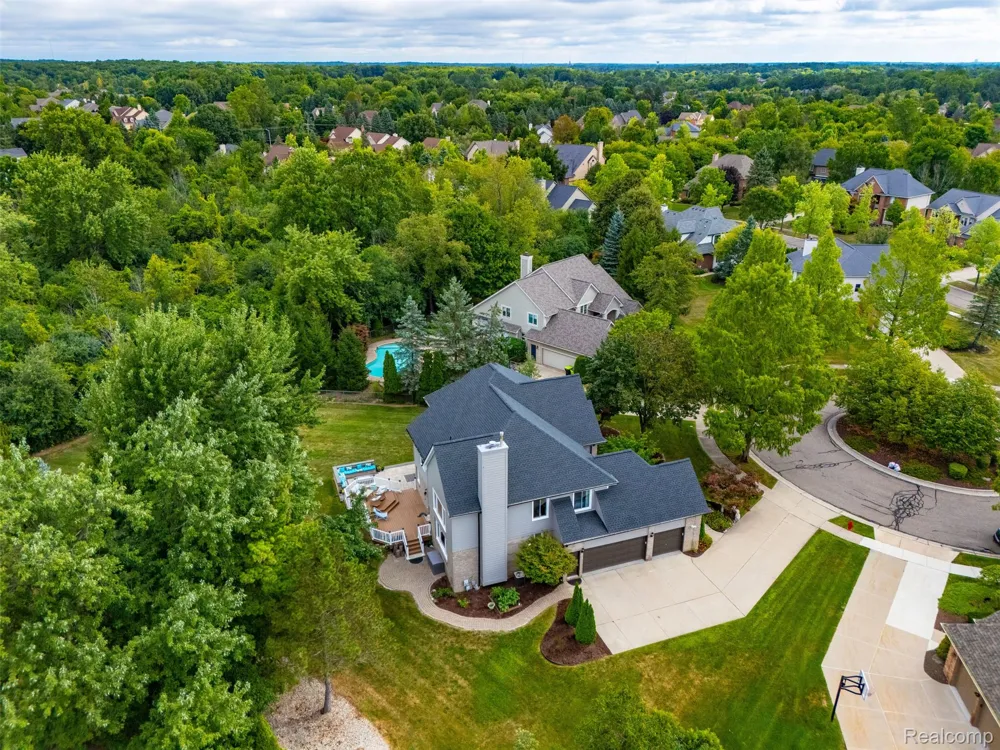 22099 Barclay Court Novi City, MI 48374
