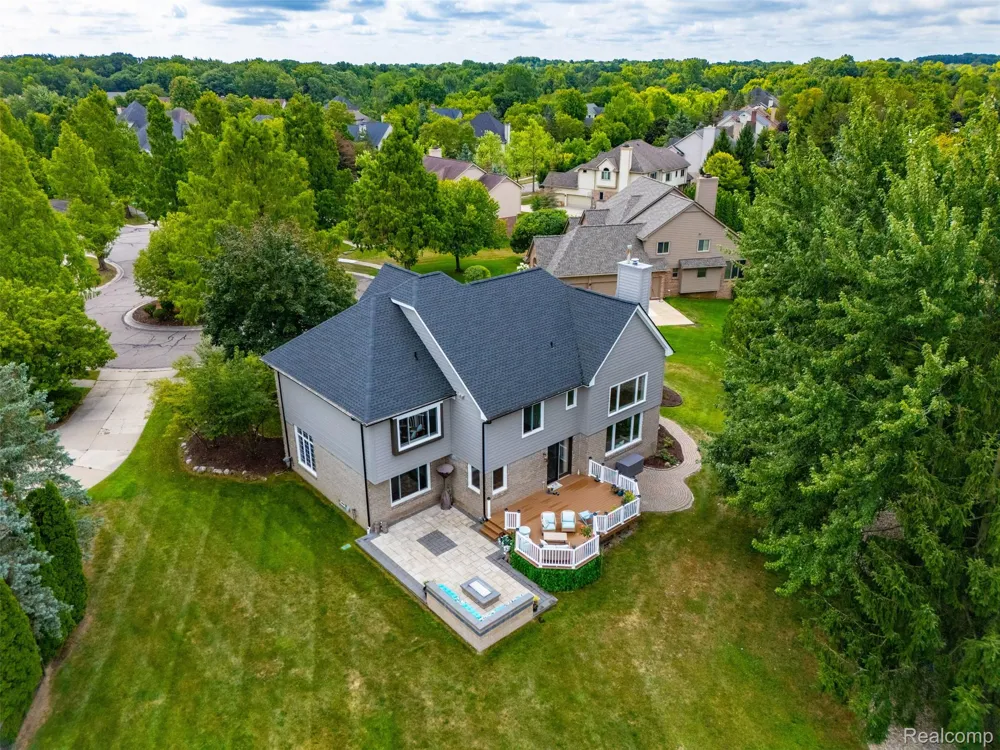 22099 Barclay Court Novi City, MI 48374