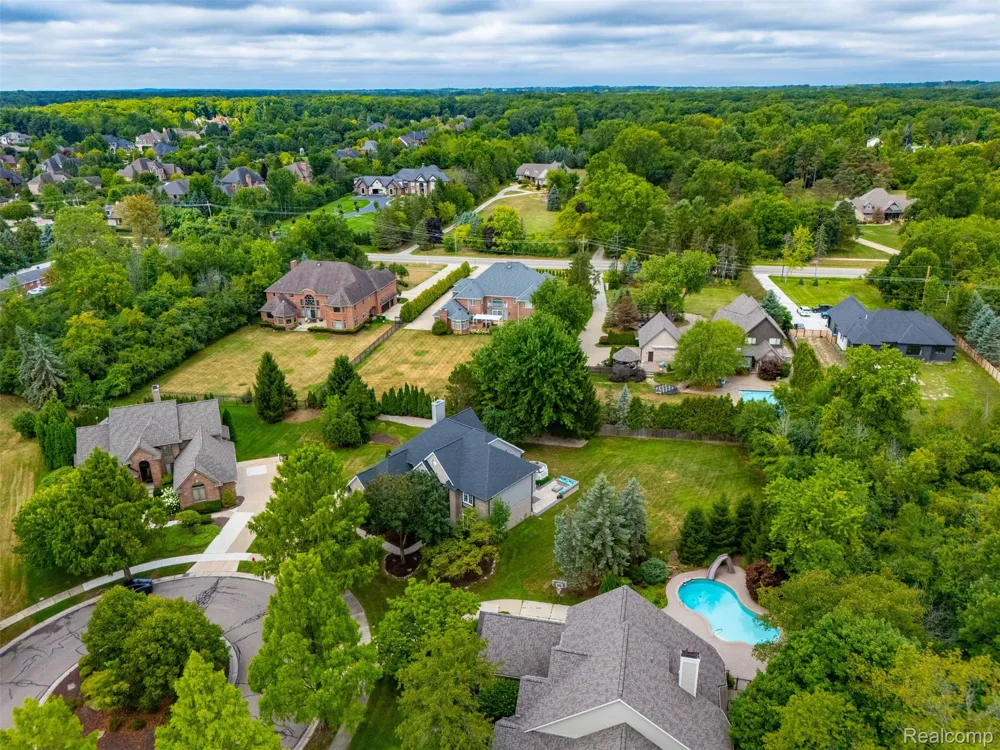 22099 Barclay Court Novi City, MI 48374