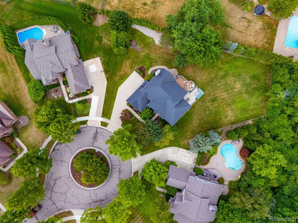 22099 Barclay Court Novi City, MI 48374