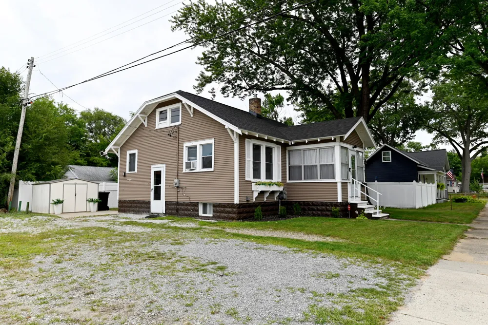 2362 Denmark Street Muskegon City, MI 49441