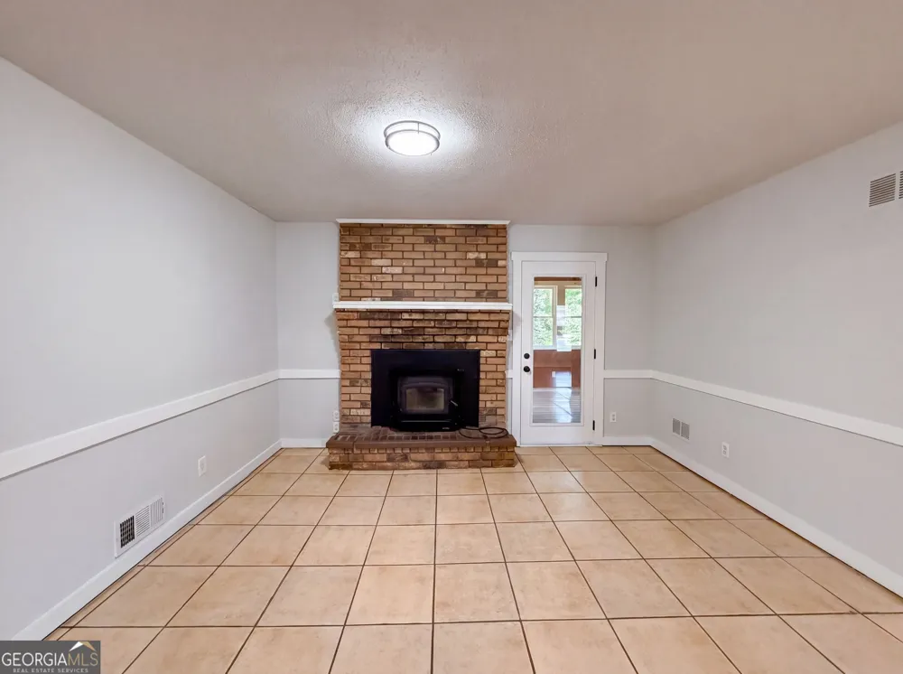 1653 E Kellogg CIR Douglasville, GA 30134