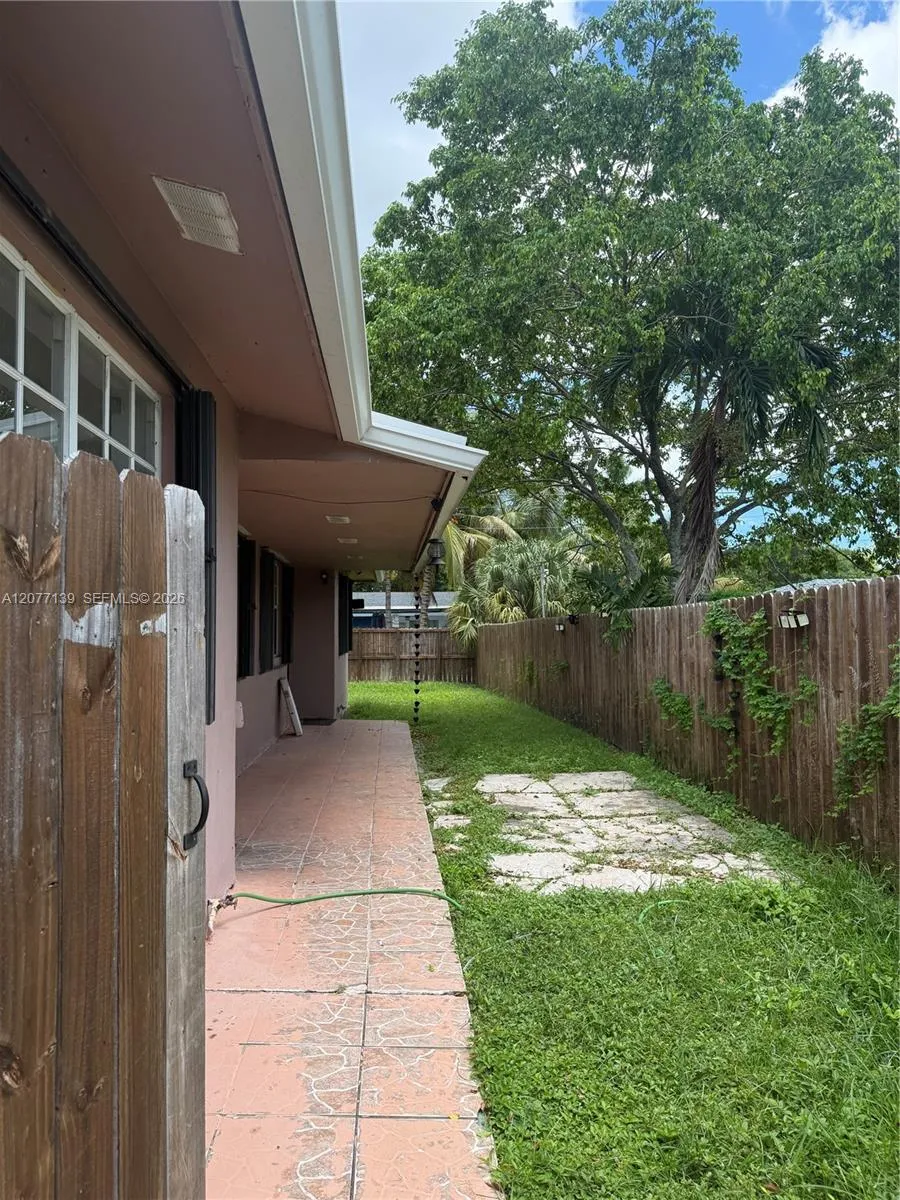401 SW 4th terrace #403 Hallandale Beach, FL 33009