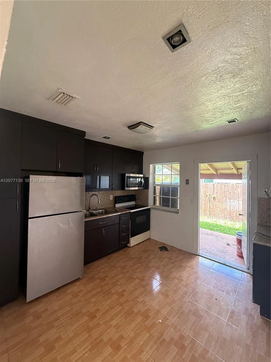 401 SW 4th terrace #403 Hallandale Beach, FL 33009