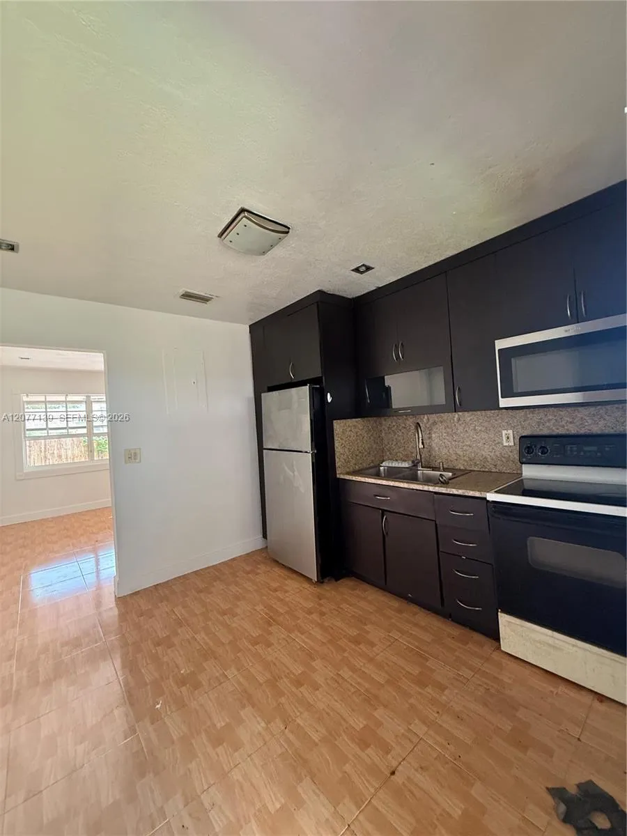 401 SW 4th terrace #403 Hallandale Beach, FL 33009