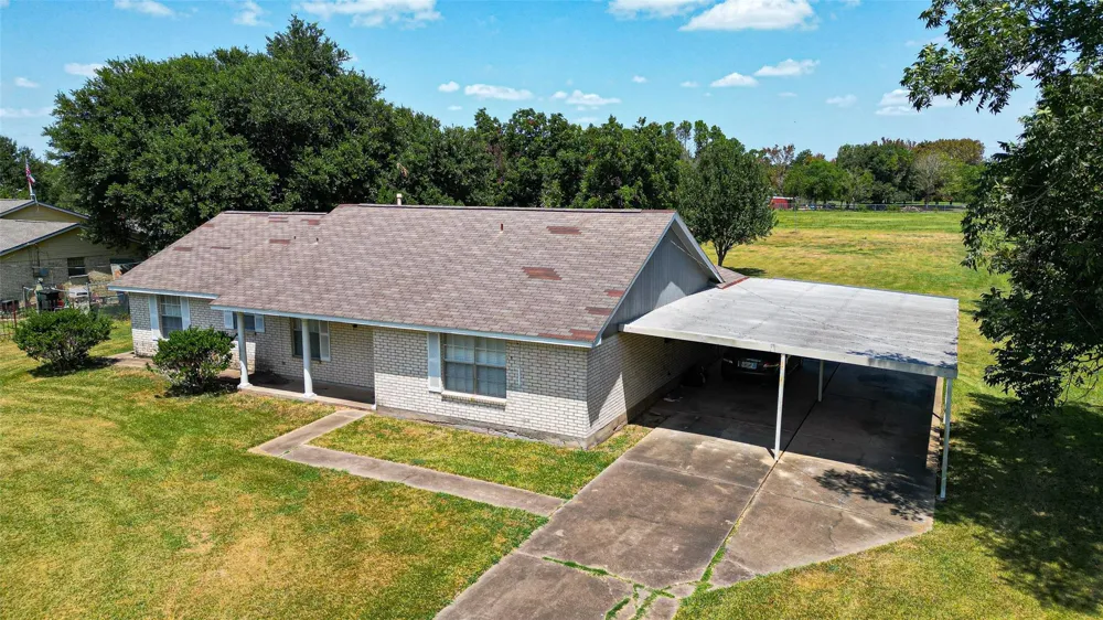 2615 County Road 956 Rosharon, TX 77583