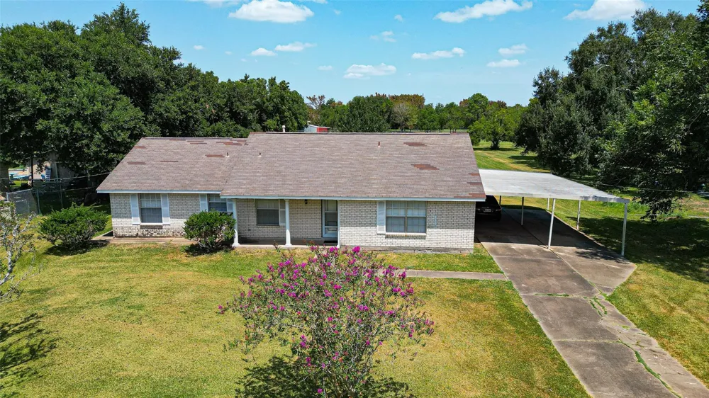 2615 County Road 956 Rosharon, TX 77583