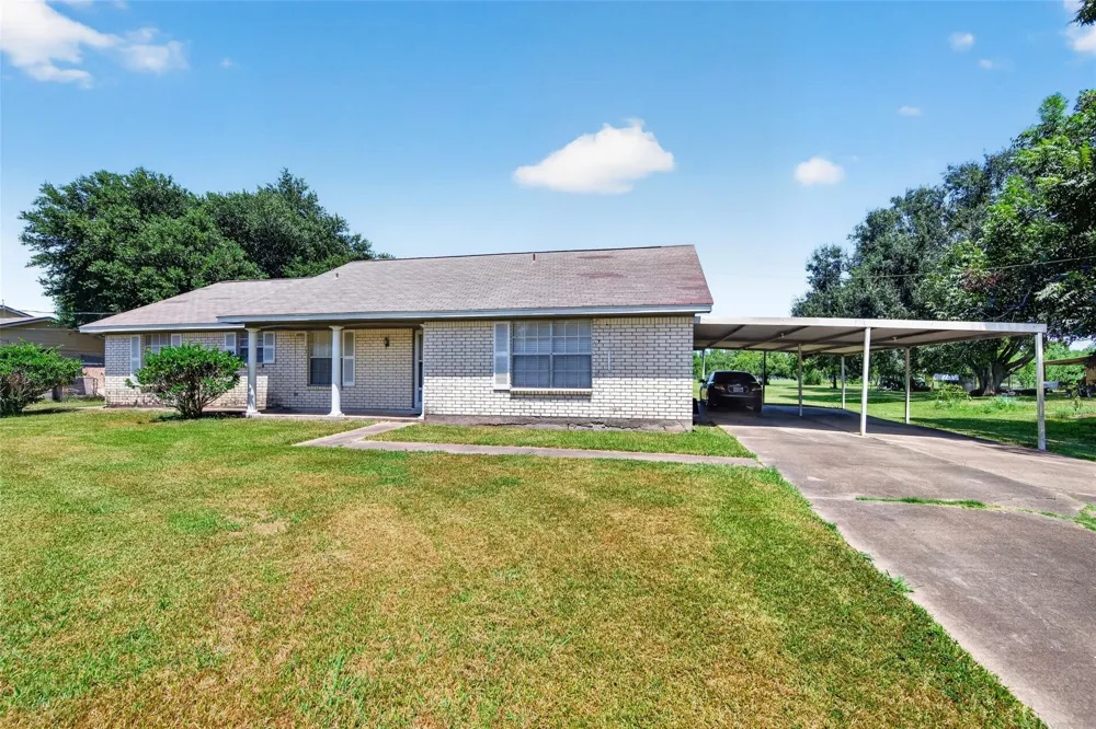 2615 County Road 956 Rosharon, TX 77583