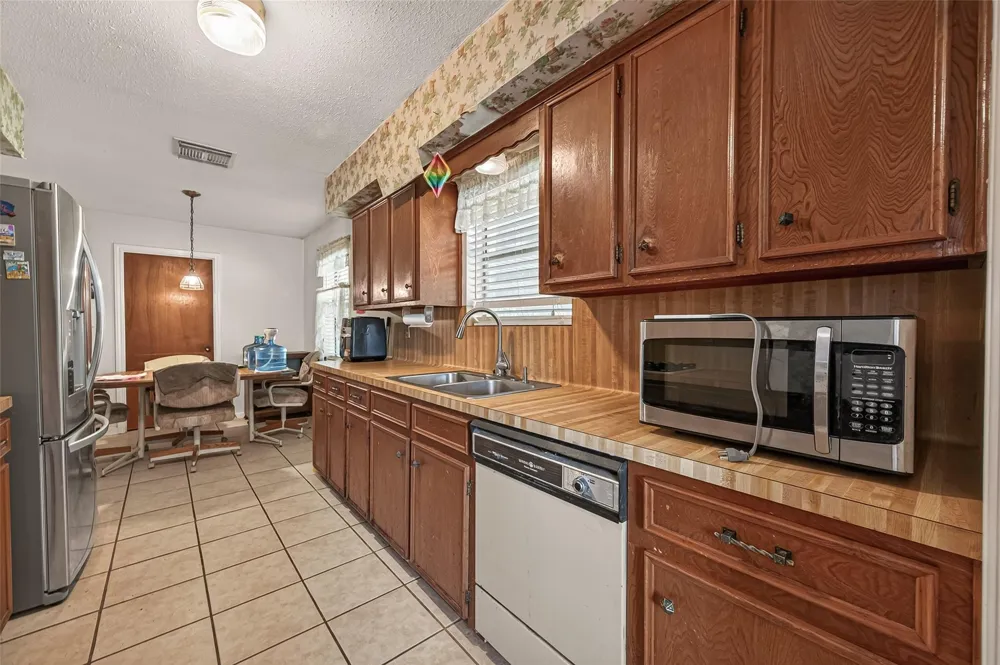 2615 County Road 956 Rosharon, TX 77583