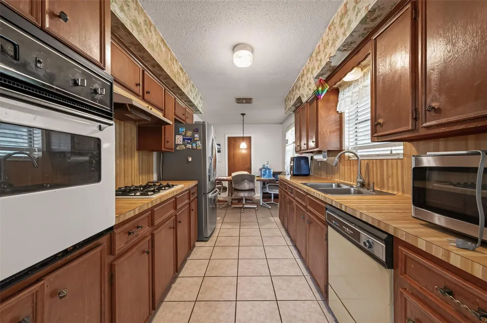 2615 County Road 956 Rosharon, TX 77583