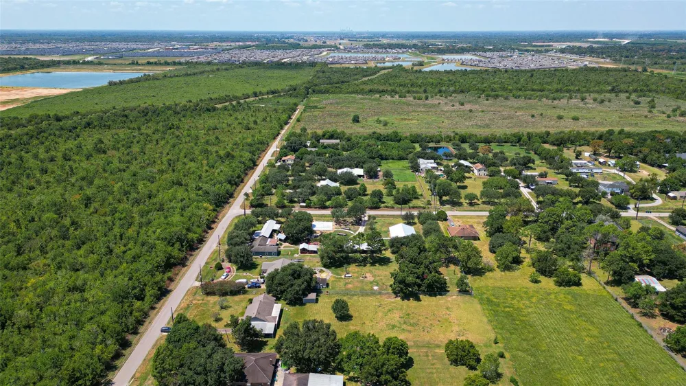 2615 County Road 956 Rosharon, TX 77583
