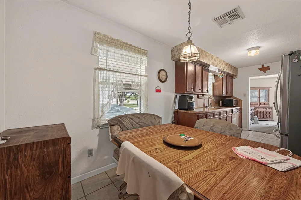 2615 County Road 956 Rosharon, TX 77583