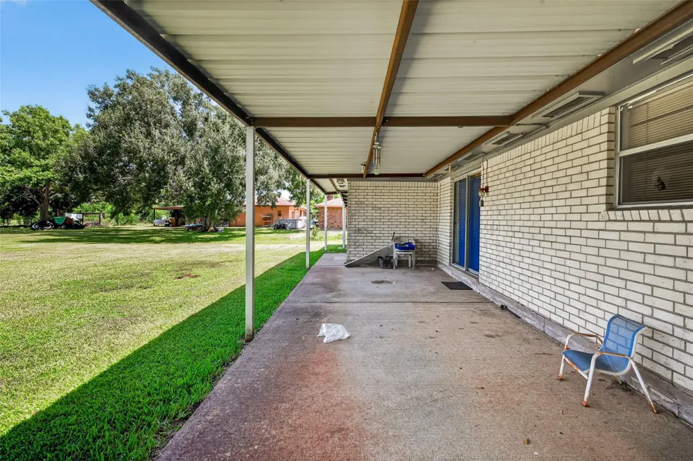 2615 County Road 956 Rosharon, TX 77583