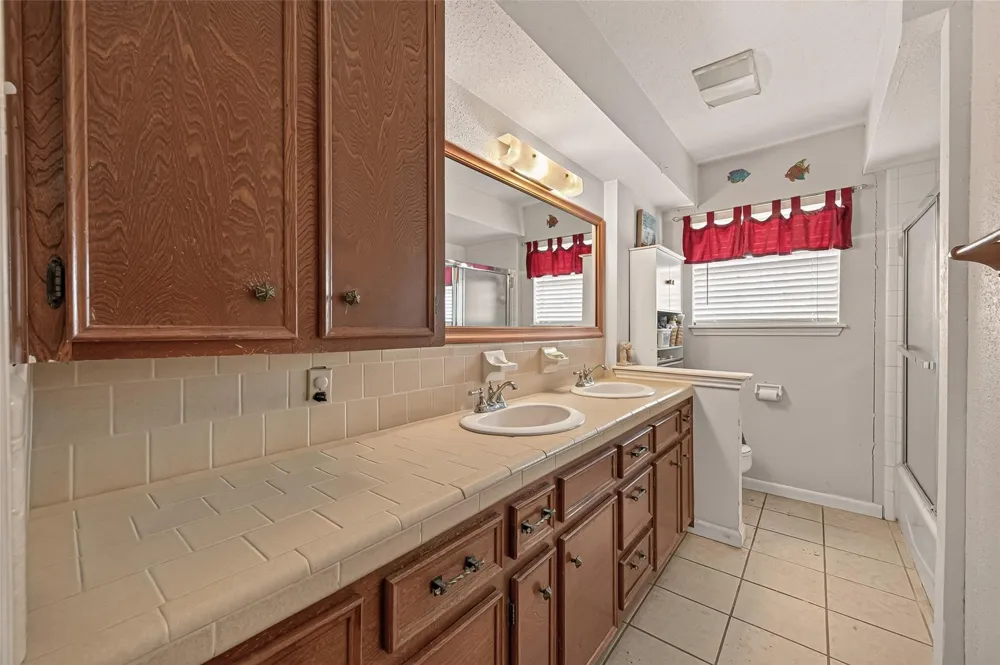 2615 County Road 956 Rosharon, TX 77583