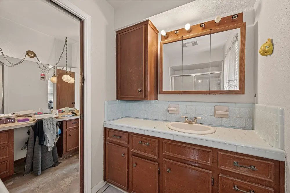 2615 County Road 956 Rosharon, TX 77583