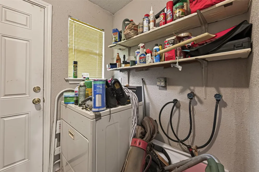 2615 County Road 956 Rosharon, TX 77583