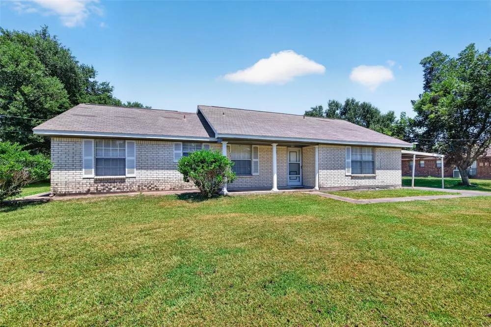 2615 County Road 956 Rosharon, TX 77583
