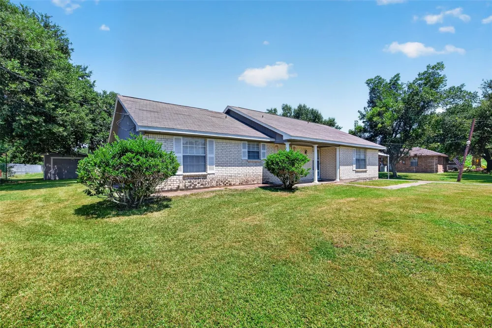 2615 County Road 956 Rosharon, TX 77583