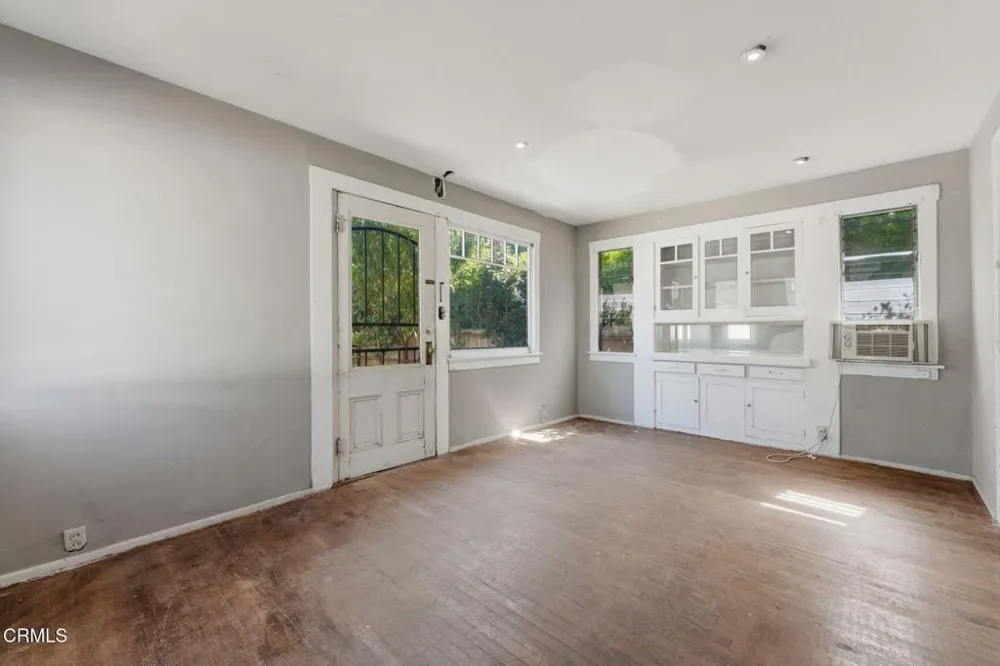 79 W Villa Street Pasadena, CA 91103