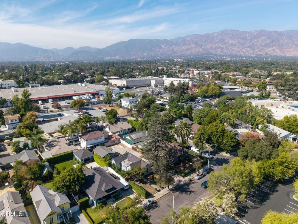 79 W Villa Street Pasadena, CA 91103
