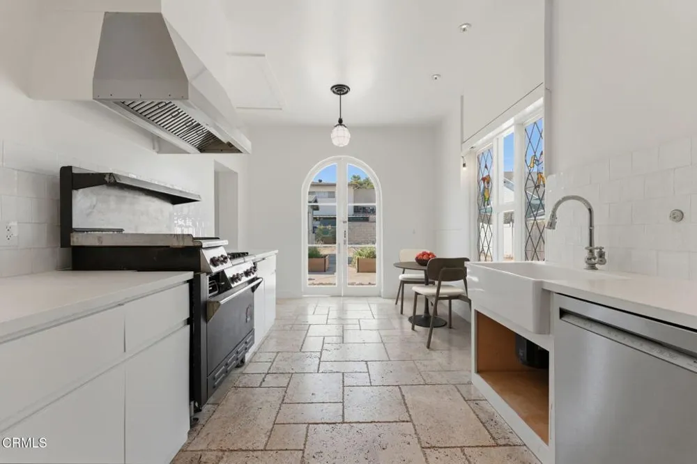 79 W Villa Street Pasadena, CA 91103