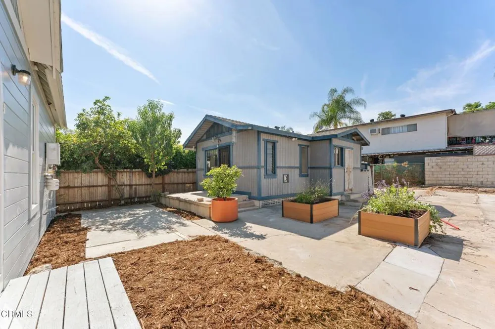 79 W Villa Street Pasadena, CA 91103
