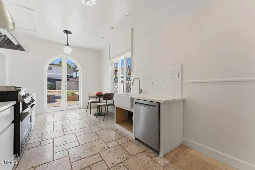 79 W Villa Street Pasadena, CA 91103
