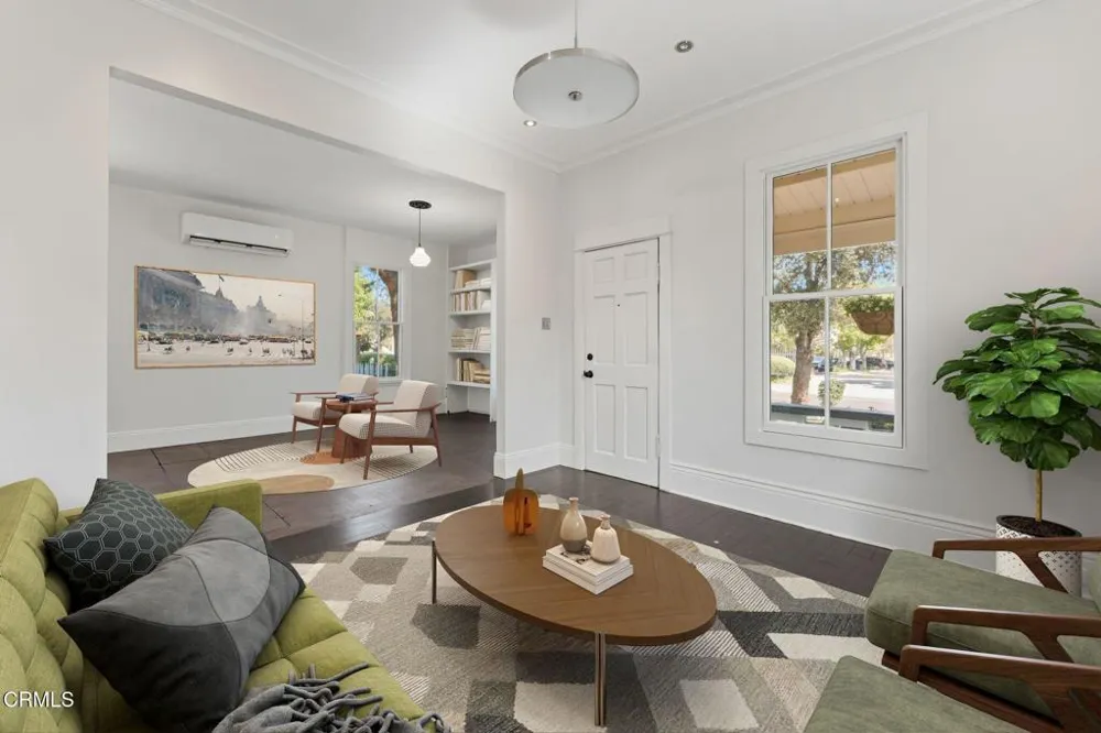 79 W Villa Street Pasadena, CA 91103