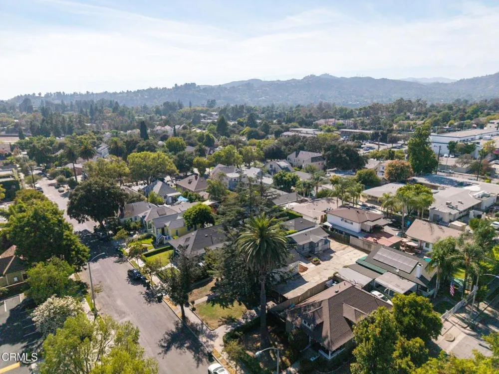 79 W Villa Street Pasadena, CA 91103
