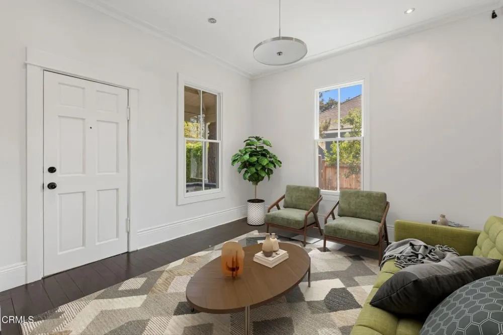 79 W Villa Street Pasadena, CA 91103