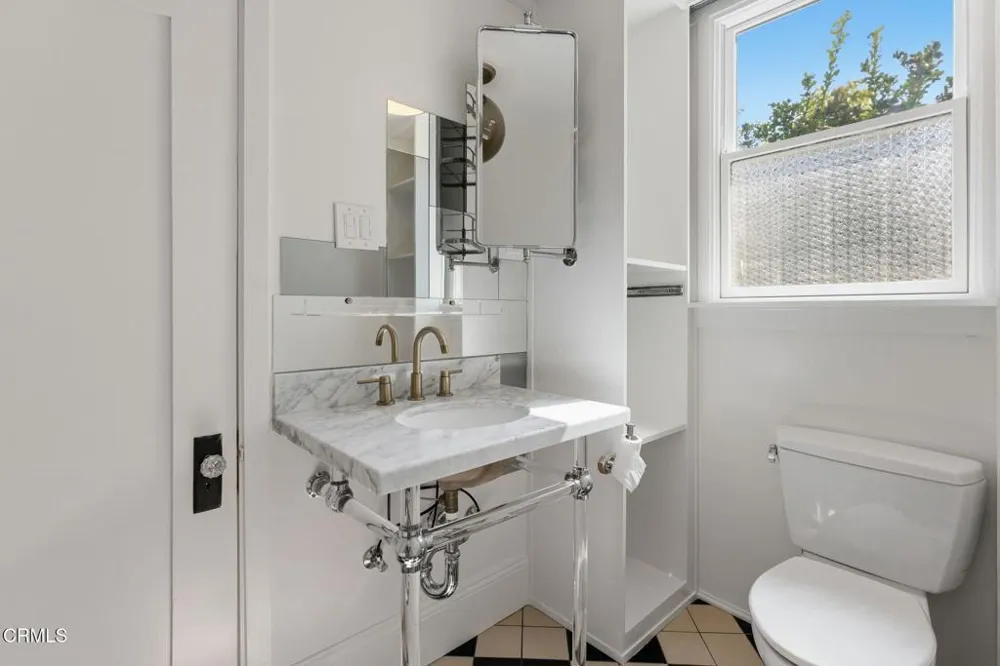 79 W Villa Street Pasadena, CA 91103