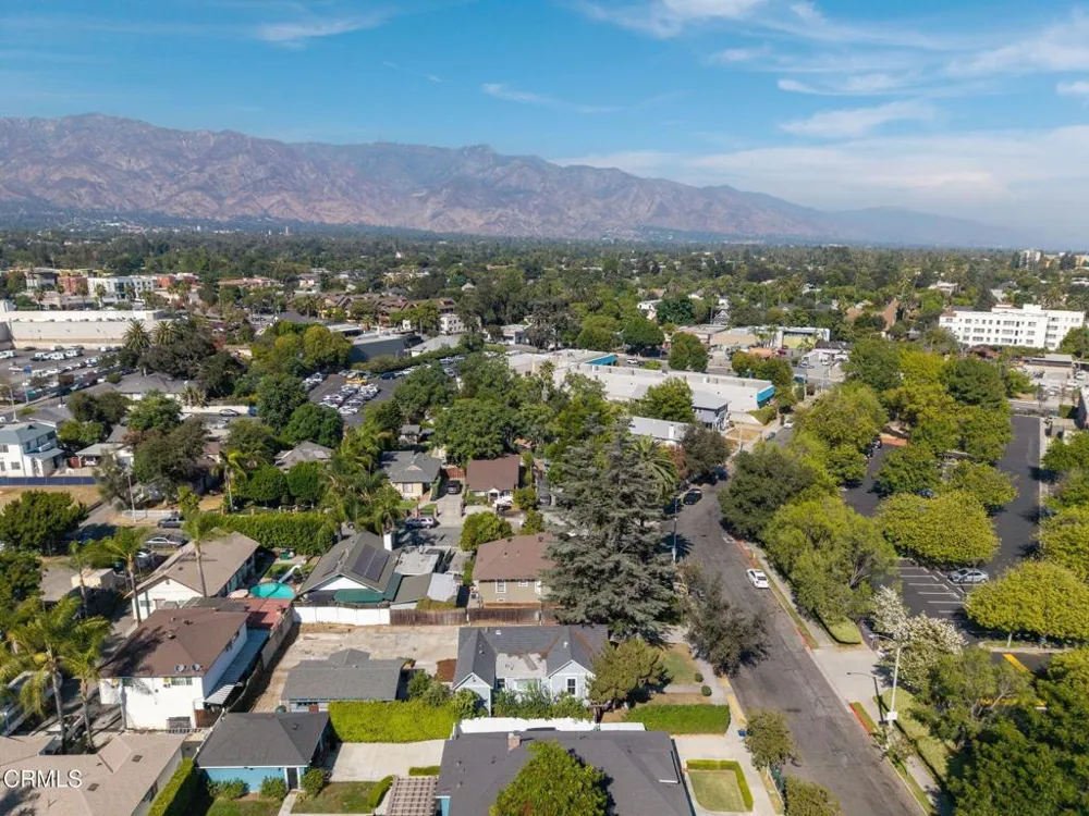 79 W Villa Street Pasadena, CA 91103