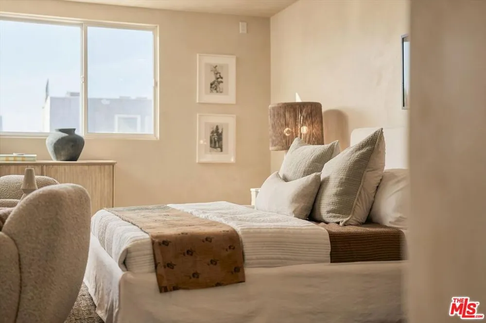 18 Voyage Street Marina del Rey, CA 90292