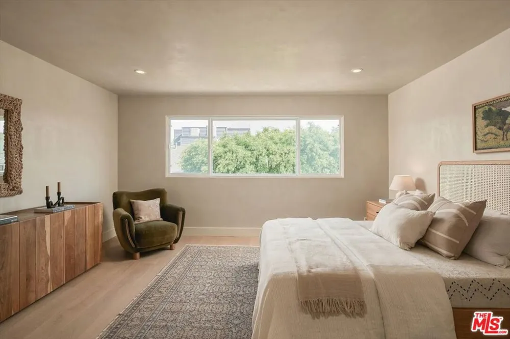 18 Voyage Street Marina del Rey, CA 90292