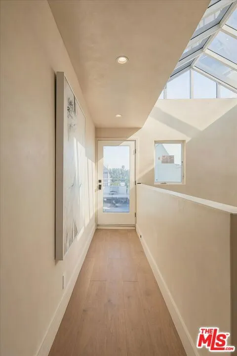 18 Voyage Street Marina del Rey, CA 90292