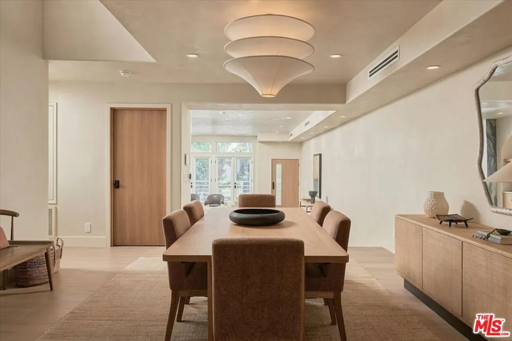 18 Voyage Street Marina del Rey, CA 90292