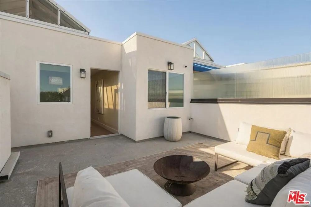 18 Voyage Street Marina del Rey, CA 90292