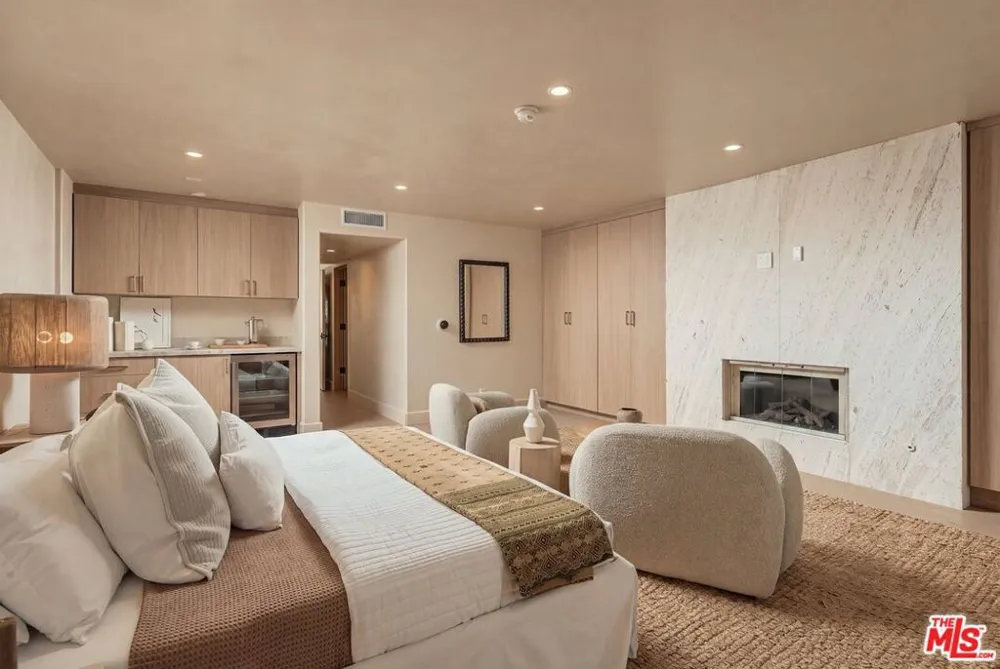 18 Voyage Street Marina del Rey, CA 90292
